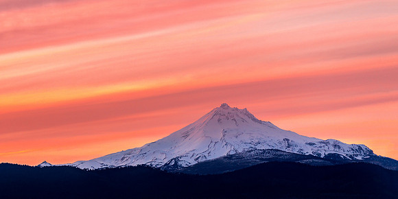545 Skyfire Over Mt. Jefferson